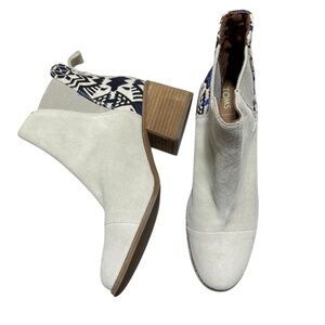 Toms Esme Suede 10 Block 2 1/2” Heel Ankle Boot Women’s‎ Cream Black